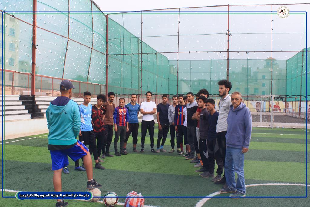 التجهيزات الأولية للأنشطة الطلابية وتشكيل فريق كرة القدم في جامعة دار السلام 
